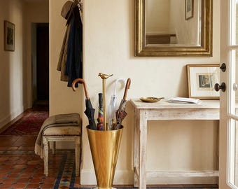 Soporte para paraguas de latón macizo, soporte independiente con bandeja de agua, perchero vintage para la entrada, decoración de lujo para el hogar.