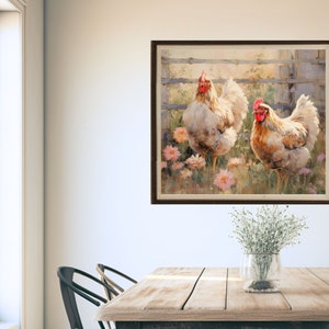 Peut inclure: Une impression d'art encadr&eacute;e repr&eacute;sentant deux poules dans un jardin avec des fleurs roses et une cl&ocirc;ture en bois en arri&egrave;re-plan. Les poules ont des plumes blanches et brun clair avec des cr&ecirc;tes rouges, dans un style pictural.