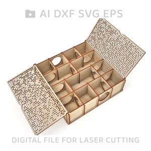 Può includere: Una scatola di legno con un design a labirinto sul coperchio e una griglia di scomparti all'interno. Il coperchio è aperto, rivelando gli scomparti. La scatola è progettata per il taglio laser.