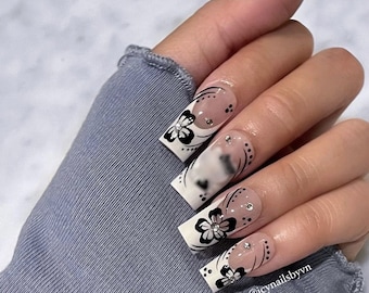 HIBISCUS KITTY / uñas pintadas a mano