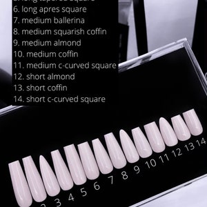 Puede incluir: Un letrero de madera r&uacute;stica con el texto "Welcome to our home" en letras blancas. El letrero presenta un acabado envejecido y un dise&ntilde;o sencillo y acogedor, ideal para un porche o entrada.