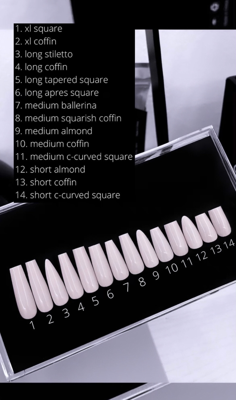 Puede incluir: Un letrero de madera r&uacute;stica con el texto "Welcome to our home" en letras blancas. El letrero presenta un acabado envejecido y un dise&ntilde;o sencillo y acogedor, ideal para un porche o entrada.