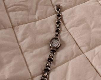 Timex Carriage, funktionierende Damenarmbanduhr. Für kleine Handgelenke mit einer Länge von 6,5 Zoll.