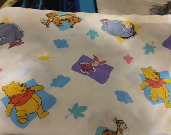 L'ourson Winnie, drap-housse vintage pour lit de bébé en bon état d'occasion. À partir de 1995.