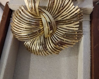 Vintage TRIFARI gold Tone brooch 80's large statement jewelery