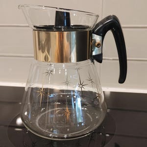 Vintage 1950s Corning Pyrex Atomic Starburst 6-Cup Coffee Carafe – MCM Retro Beverage Server with Brass Collar & Bakelite Handle