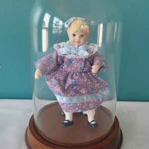 Bambola Betty Jane Carter di Goebel del 1997, edizione limitata 103/1000 "Marzo"