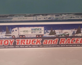 Hess 2003 Spielzeug-Truck und Rennwagen