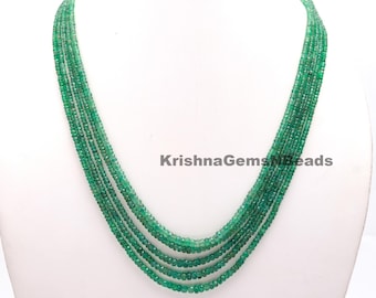 Pode incluir: Um colar multi-fio feito de contas de esmeralda verde. O colar é feito de cinco fios de contas, cada fio mede aproximadamente 45 cm de comprimento. As contas são redondas e têm um acabamento liso e polido. O colar é uma peça de joalheria linda e elegante.