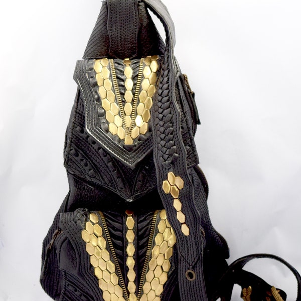 Tasche Laether-CrossBody-Tasche-Schultertasche-Brusttasche-Reisetasche-Handgefertigte Nietentasche mit solidem Messing und echtem Leder. UNISEX