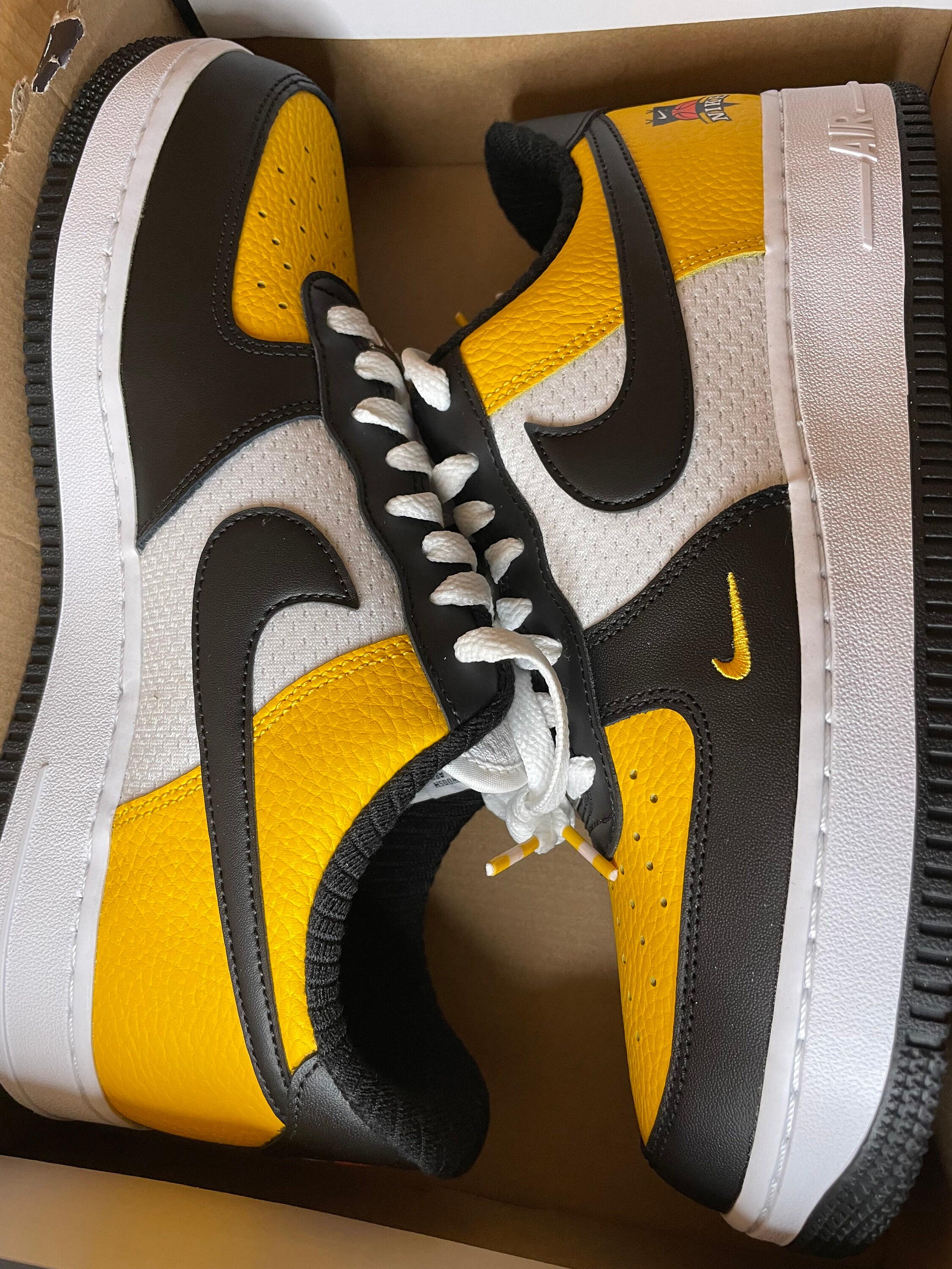 靴 NIKE AIR FORCE 1 BLACK YELLOW Nike Air Force 1 Low ID Thunder Black Tour Yellow Swoosh AJ