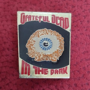 Grateful Dead 1989 ©, vintage 80s official merchandising, metal enamel pin badge, Grateful Dead in the dark, 2 pin block back, amazing pin