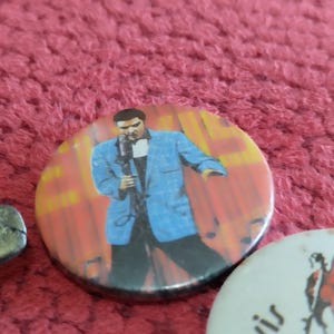 Elvis Presley, vintage 80s lot of 4 badge Elvis the Pelvis, the king of Rock n roll! 1solid brass badge, 3 button pin, amazing gift for fans image 6