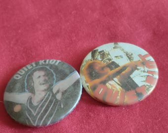 Quiet Riot, lot of 2 pins vintage 80S, Kevin DuBrow, genuine vintage, for your collection or your denim battle vest jacket heavy metal 80S