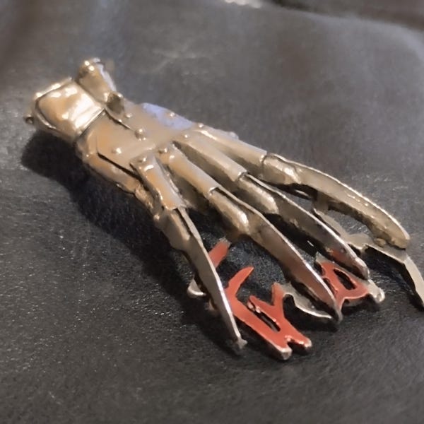 Attenzione piccole imperfezioni , gegossene metall pin vintage 80er jahre, Freddy Krueger, original Fast line marke, tolles geschenk für vintage movi liebhaber