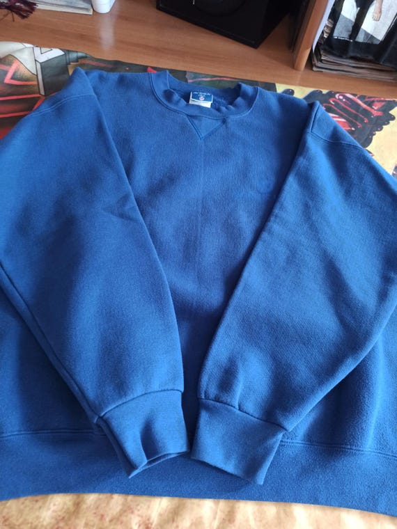 Avirex, made in USA, vintage 90s sweatshirt XXL 50 cotton, 50 polyester, very good condiction vintage 90s, amazing streetwear shirt, blu col
