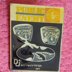 Public Enemy vintage late 80 early 90s, official merchandising London, ©, trapezio PIN, 2 pin block back, for your bomber jacket rap Def jam