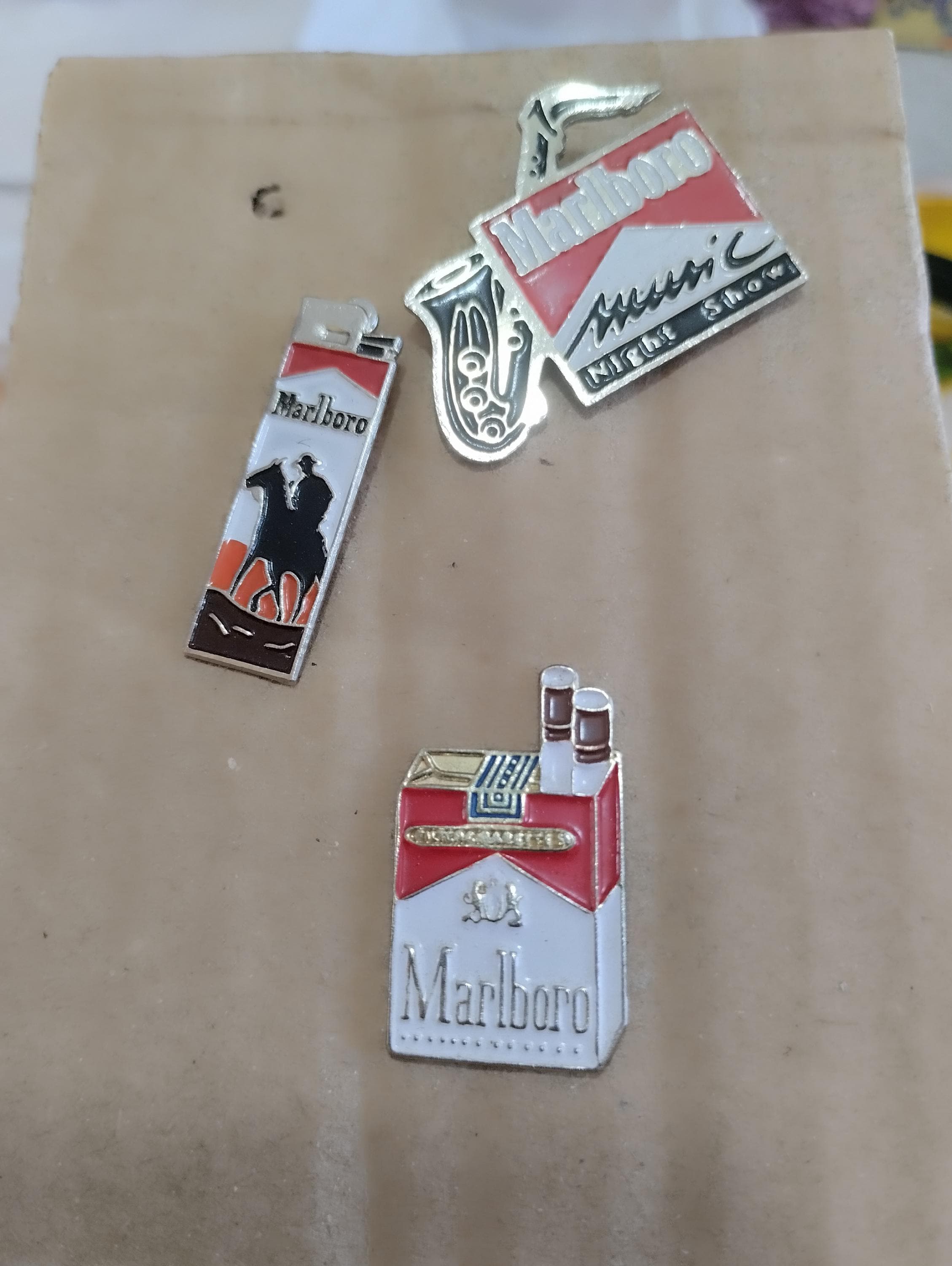 Marlboro　レーシングカー　ピンバッジ マルボロ