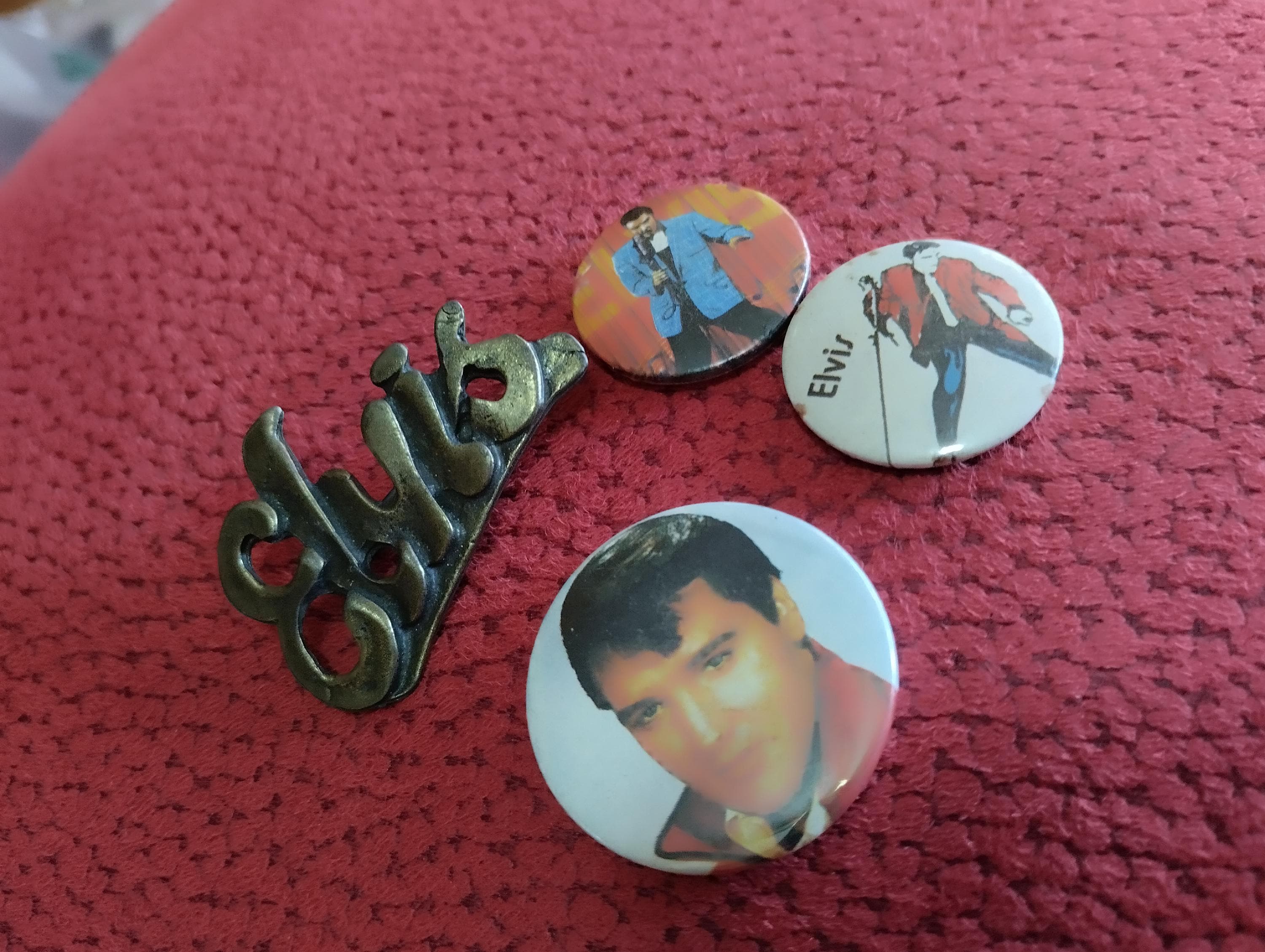 Elvis Presley, vintage 80s lot of 4 badge Elvis the Pelvis, the king of Rock n roll! 1solid brass badge, 3 button pin, amazing gift for fans