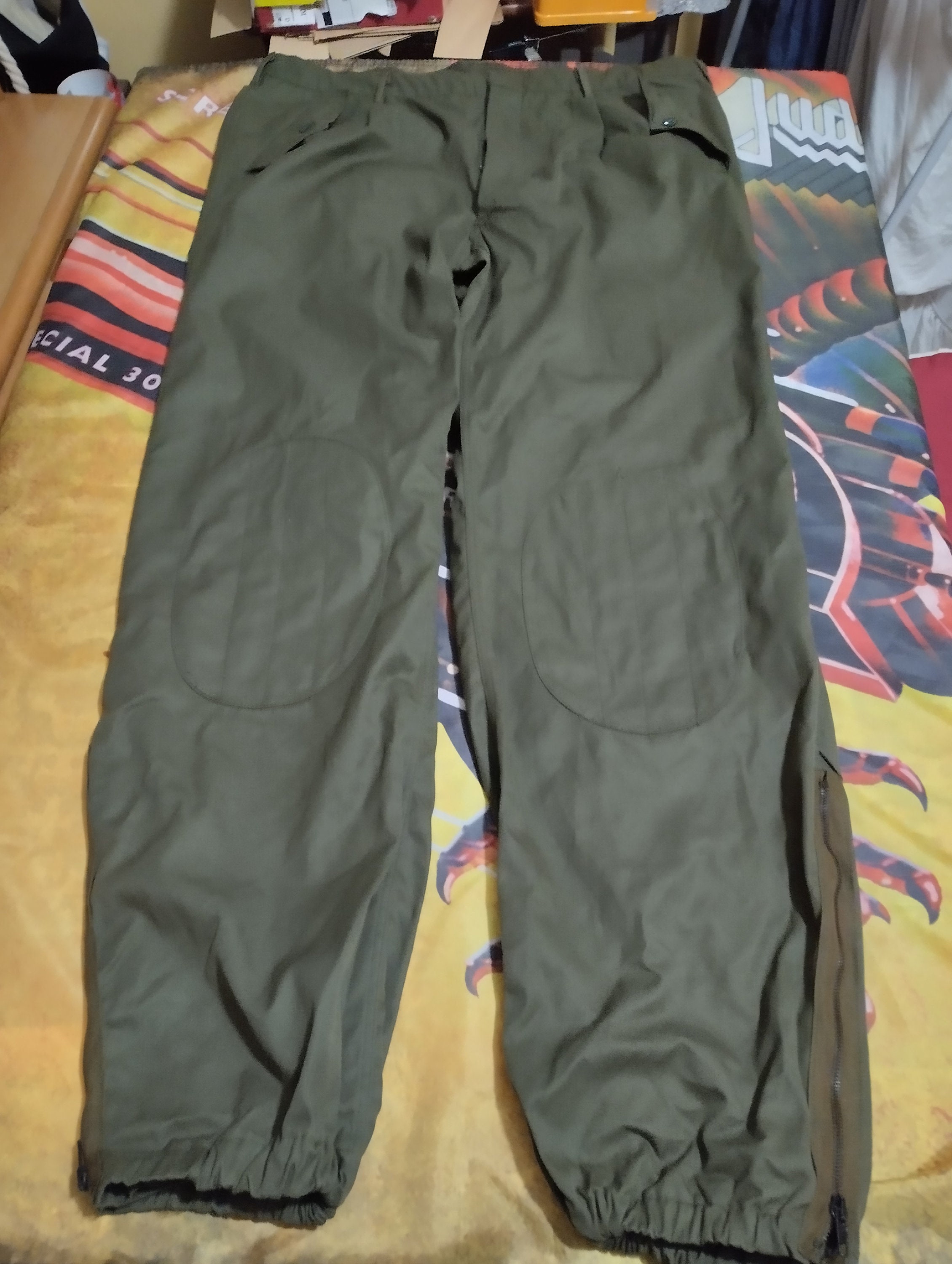 Vintage British Army Pants - Utility Workwear Trousers Green 80s