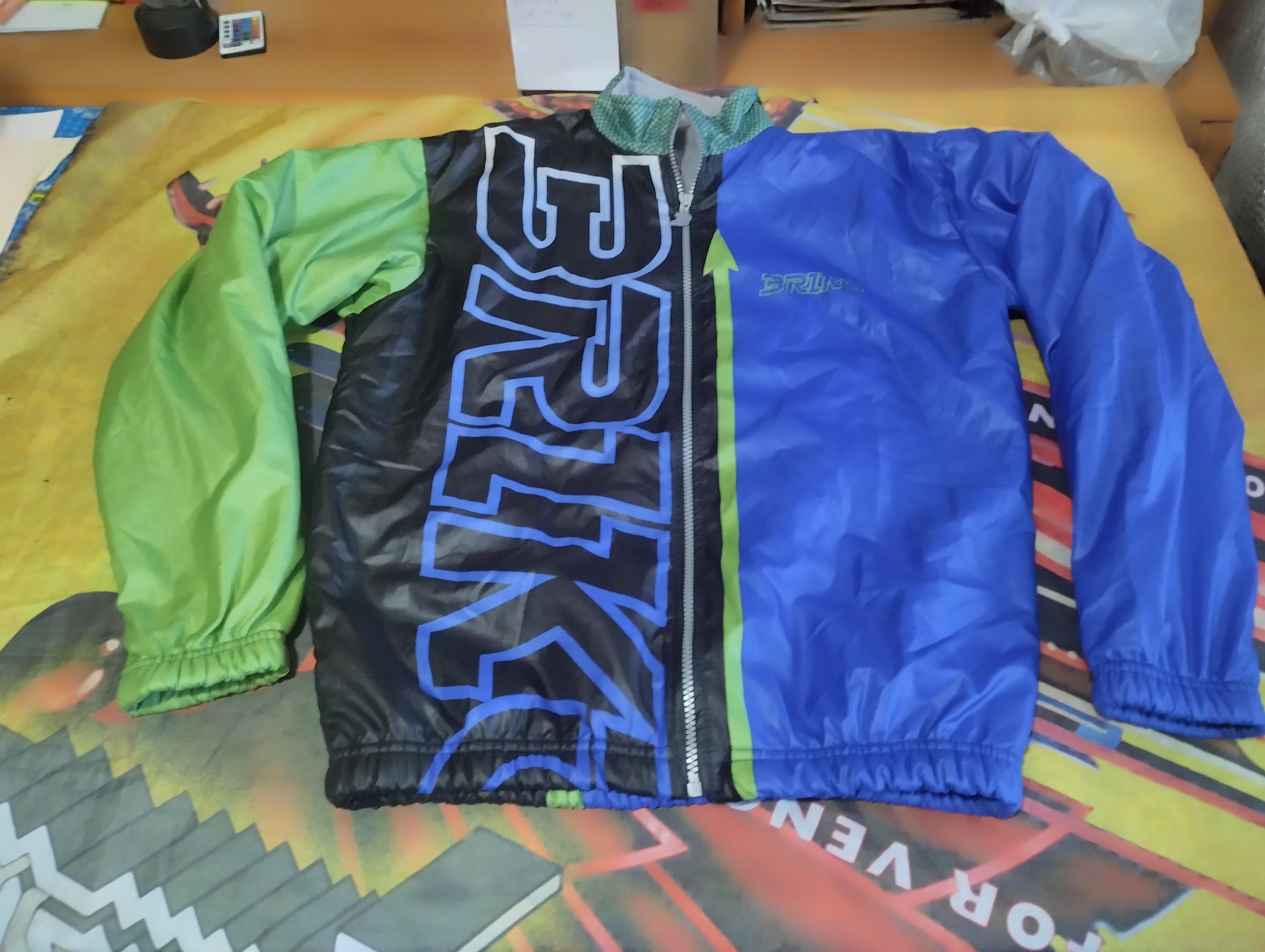 Briko , winter cycling jacket, made in Italy, padded 2 back pockets, zip, windlite actiwear, Size M, read description, sportwear, running..