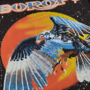 Europe, Wings of Tomorrow vintage jaren 80 opnaaipatch, een geweldig cadeau voor fans van de fantastische rockband Europe, voor je verzameling of om op je jas of tas te plakken.