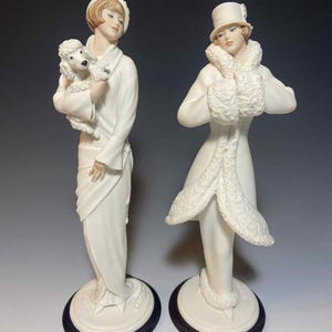 Pair of Giuseppe Armani Florence Figurines Signed and Dated 1973 – Elegant Italian Porcelain Sculptures on Wood Base