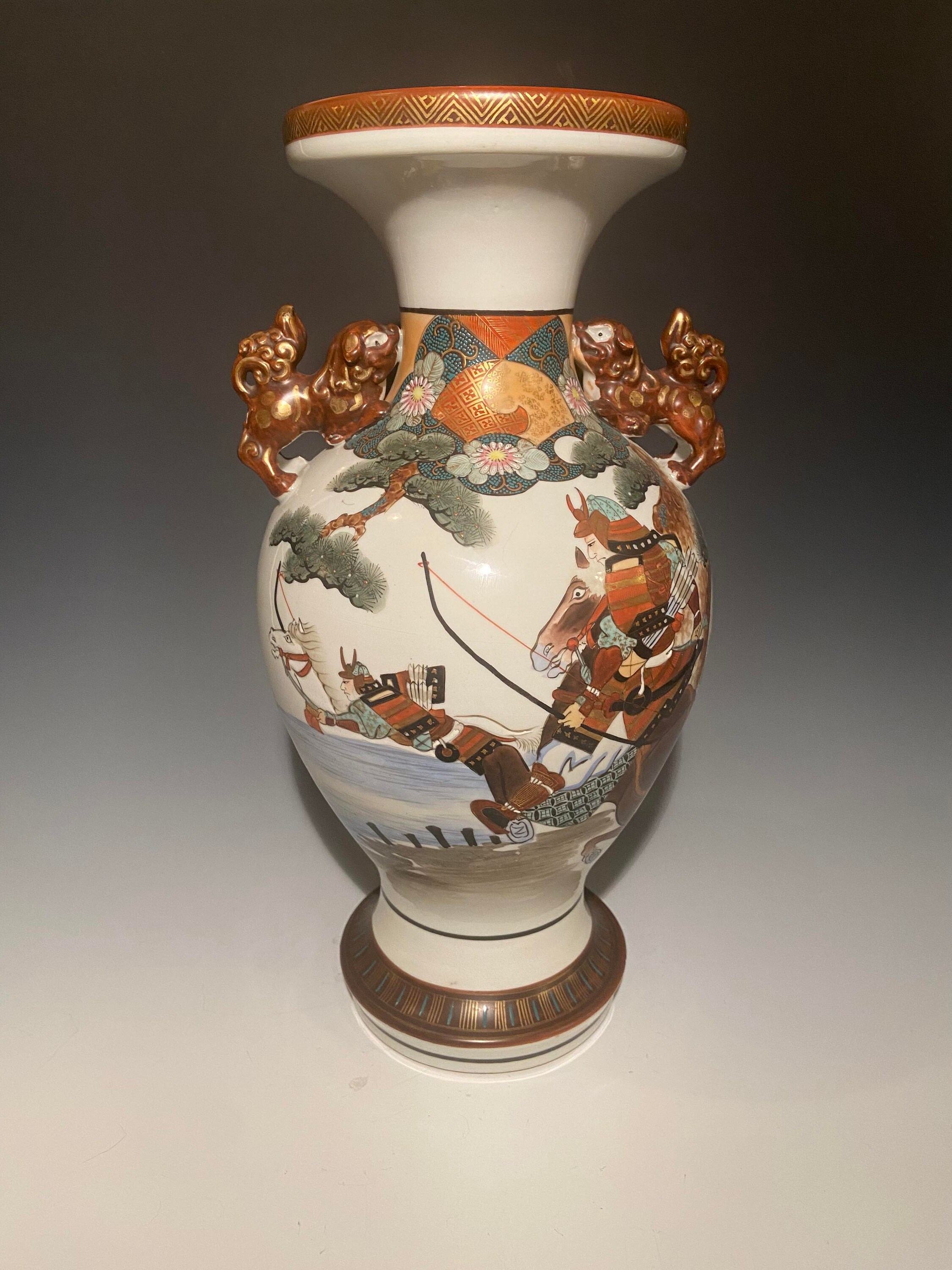 Kutani Samurai Vase – Hand-painted Warriors on Horseback