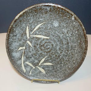 Set of Four Signed Japanese Studio Pottery Plates – Painted Leaf Motif, Ash Glaze – Vintage Handmade Stoneware