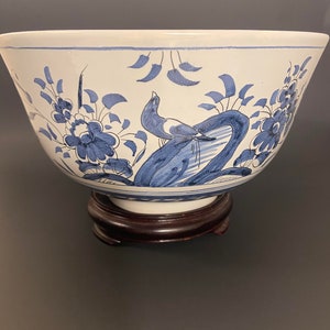 Hand-Painted Delft Peacock Bowl – Signed 1987 Dutch Blue & White Ceramic from Holland