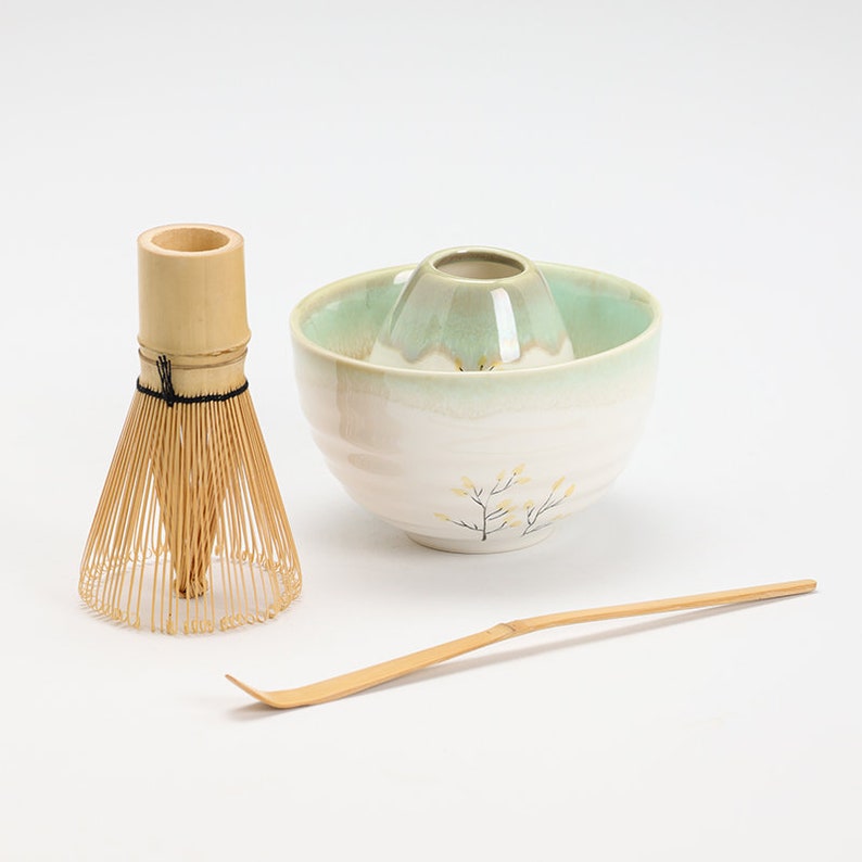 Handbemalte baumgrüne Matchaschale mit Bambusbesen und Chasen Halter Teezeremonie Set Bild 2