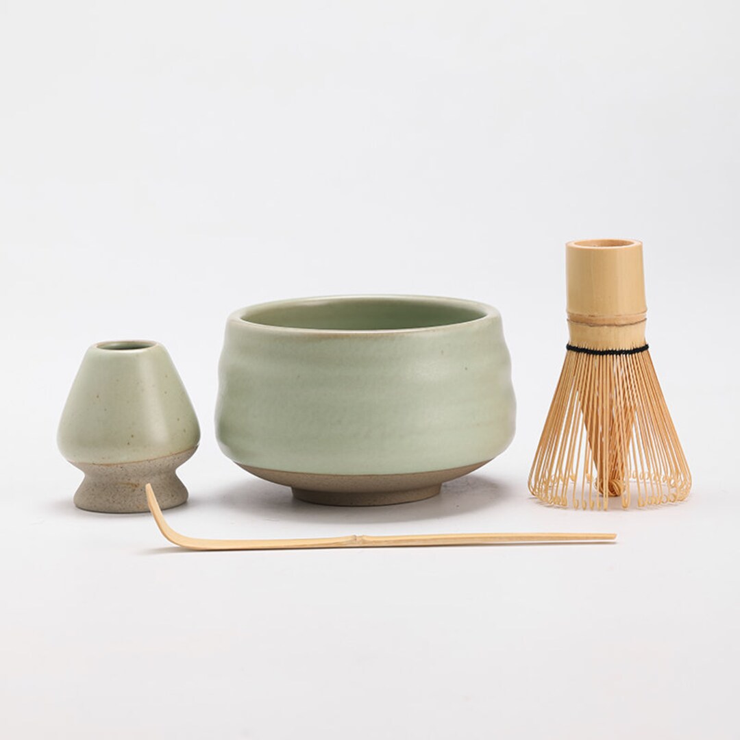 Round Ceramic Matcha Bowl With Bamboo Whisk and Holders Tea Ceremony