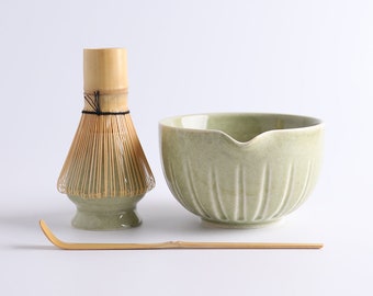 Vertikale Muster Keramik Matcha Schüssel mit Auslauf Japanische Matcha Teezeremonie Set Bambusbesen Set