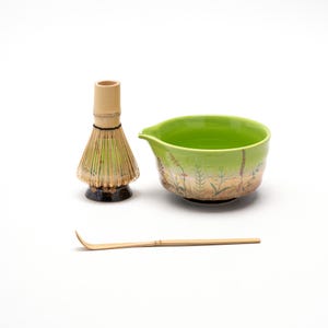 Handbemalte Blumenkeramik Matcha Set mit Bambus Schneebesen und Halter Japanisches Teezeremonial Set