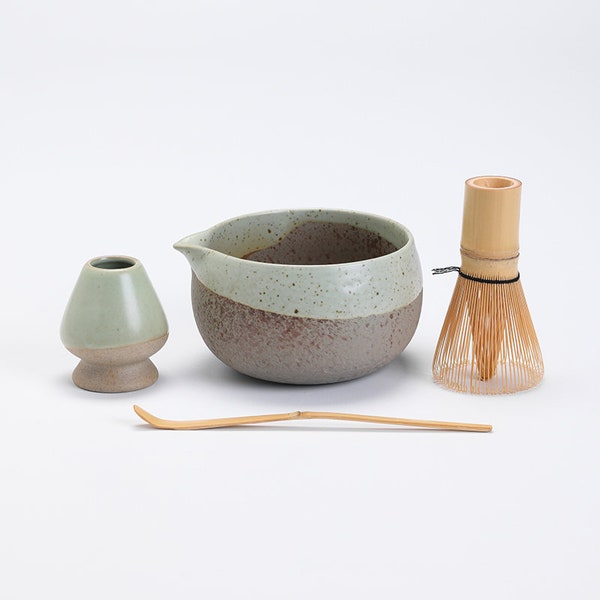 Bol à matcha en céramique de poterie grossière avec bec verseur, ensemble de cérémonie du thé matcha