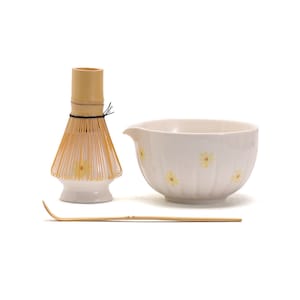 Hand-painted Yellow Daisy Ceramic Matcha Bowl with Spout Bamboo Whisk and Chasen Holder Japanese Matcha Set