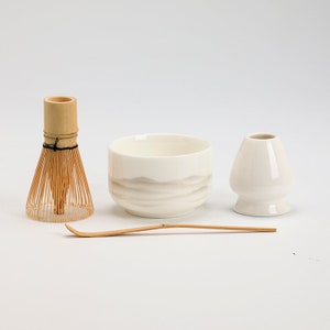 Gefrostete Berg Keramik Chawan mit Bambus Schneebesen und Chasen Halter Teezeremonie Set Bild 1