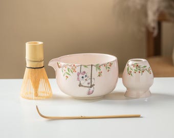 Handmålad katt i keramisk matchaskålset i beige, matchavispset, 450 ml