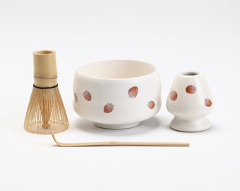 Handbemalte Erdbeere Keramik Matcha Schüssel mit Bambus Schneebesen und Chasen Halter Matcha Teezeremonie Set
