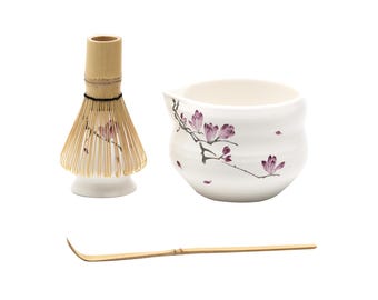 Bol à matcha en céramique de magnolia peint à la main avec bec verseur en bambou pour la cérémonie du thé matcha et fouet en bambou 380 ml