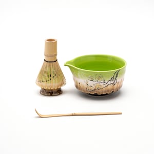 Handbemaltes Blumenkeramik Matcha Set mit Bambusbesen und Halter Japanisches Teezeremonial Set 400ml