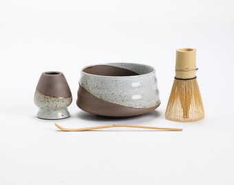 Grof aardewerk keramische Chawan met bamboe garde en Chasen houder Matcha theeceremonieset