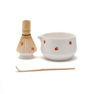 Hand-painted Strawberry Ceramic Matcha Bowl with Bamboo Whisk and Chasen Holder Matcha Tea Ceremony Set 550ml