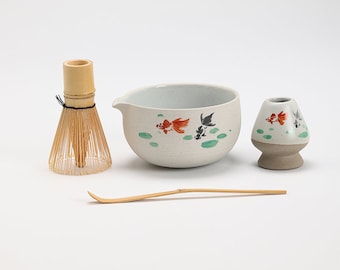 Cuenco de cerámica para matcha con forma de pez pintado a mano, batidor de bambú y soporte para chasen. Kits para preparar té matcha.