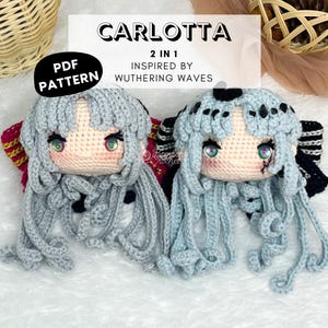 May include: Two handmade crochet dolls with gray hair and green eyes. The dolls are inspired by "Wuthering Waves" and feature the text "CARLOTTA" and "2 IN 1". One doll has a black bow and the other has a red and gold bow.