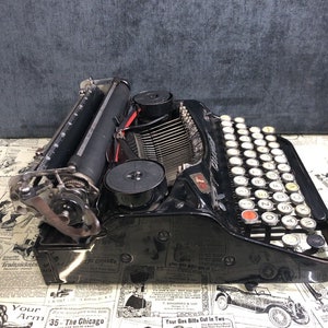 Antique Oliver portable typewriter, vintage, 1930s, black colour image 7