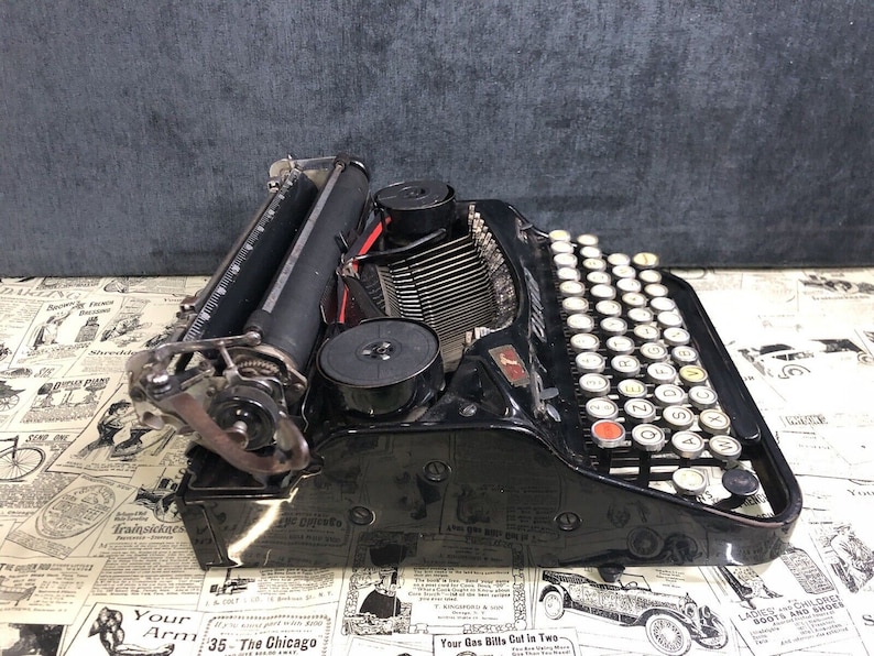 Antique Oliver portable typewriter, vintage, 1930s, black colour image 7