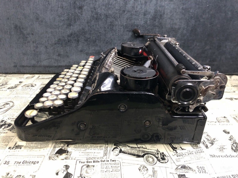Antique Oliver portable typewriter, vintage, 1930s, black colour image 3