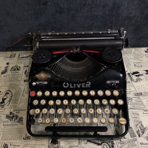 Antique Oliver portable typewriter, vintage, 1930s, black colour image 2