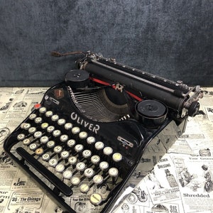Antique Oliver portable typewriter, vintage, 1930s, black colour image 8